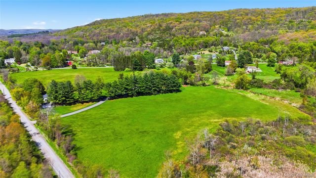 234 Hynes Road, Poughquag, NY 12570