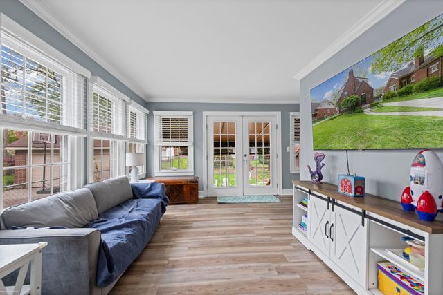 847 University Place, Grosse Pointe, MI 48230