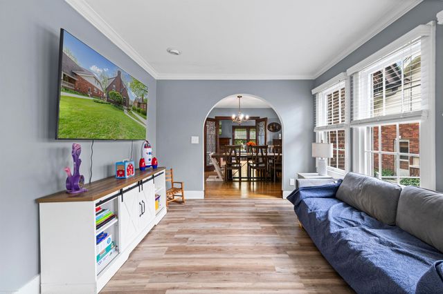 847 University Place, Grosse Pointe, MI 48230