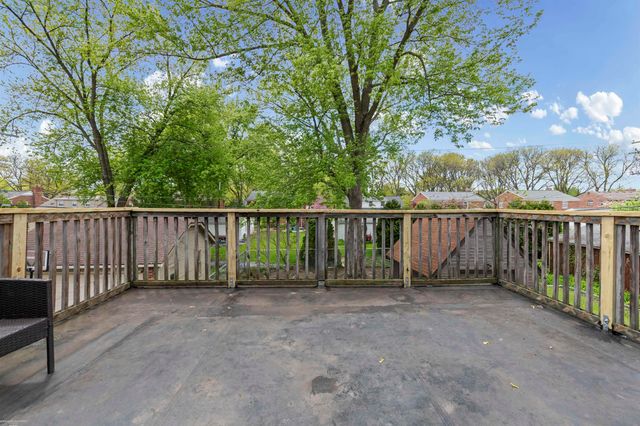 847 University Place, Grosse Pointe, MI 48230