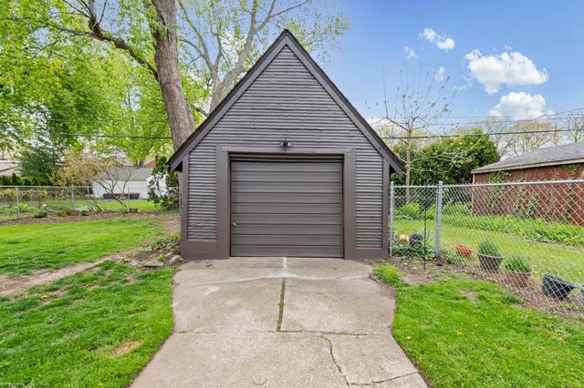 847 University Place, Grosse Pointe, MI 48230