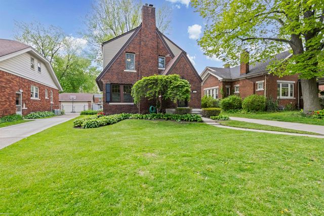 847 University Place, Grosse Pointe, MI 48230