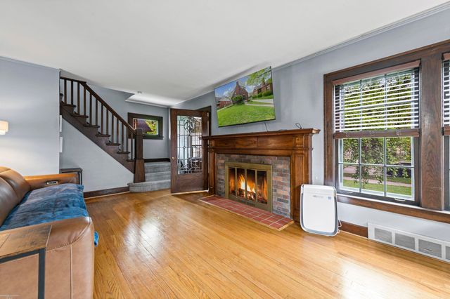 847 University Place, Grosse Pointe, MI 48230