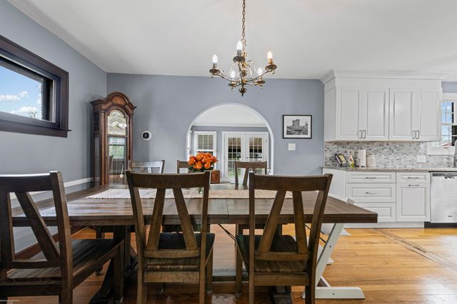 847 University Place, Grosse Pointe, MI 48230