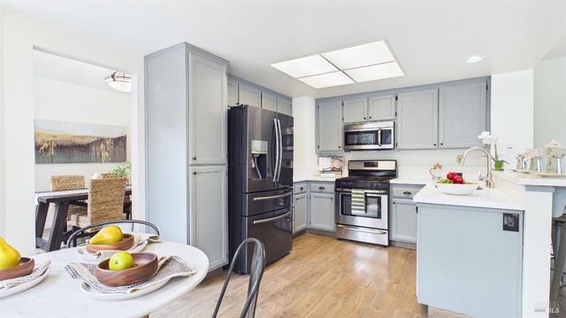 6424 Apollo Pl, Windsor, CA 95492