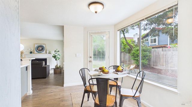 6424 Apollo Pl, Windsor, CA 95492