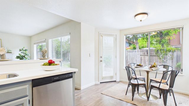 6424 Apollo Pl, Windsor, CA 95492