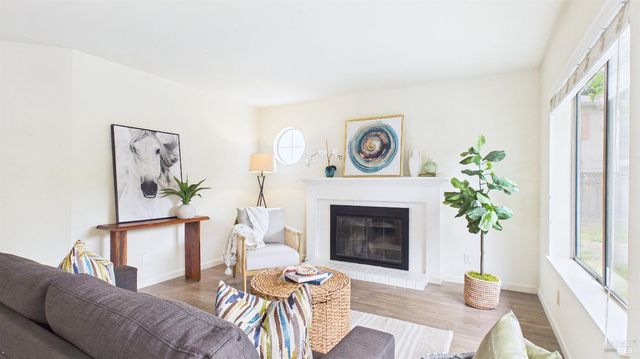 6424 Apollo Pl, Windsor, CA 95492