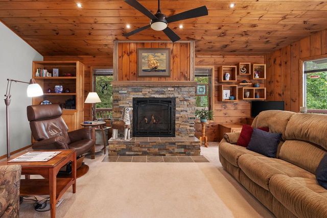 6460 Cooke Road, Mazomanie, WI 53560