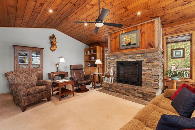6460 Cooke Road, Mazomanie, WI 53560