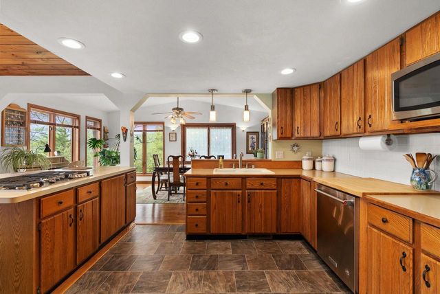 6460 Cooke Road, Mazomanie, WI 53560
