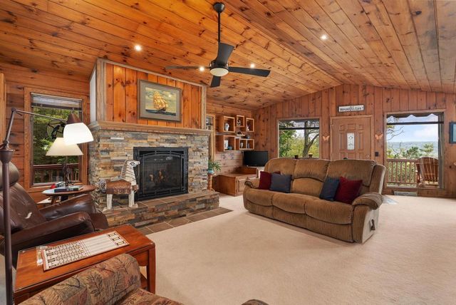 6460 Cooke Road, Mazomanie, WI 53560