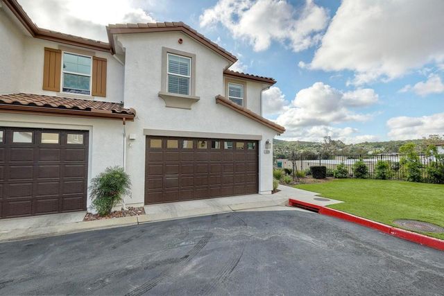 13210 N Peak Vista Dr, Lakeside, CA 92040