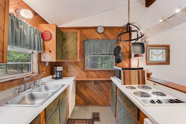 124 Broken Bow Road, La Grange, TX 78945