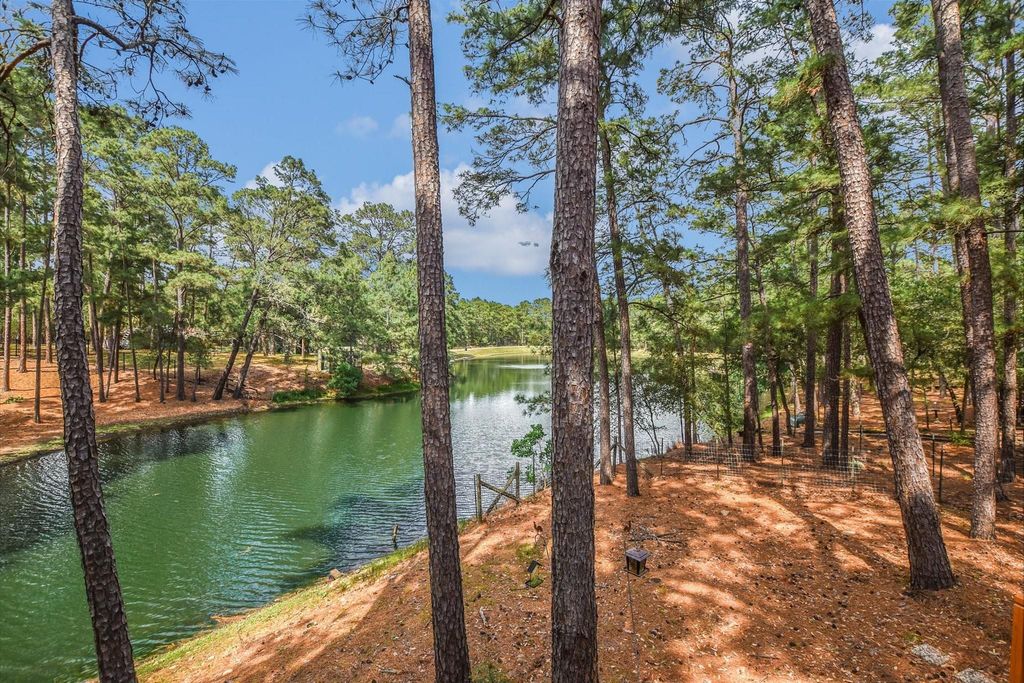 124 Broken Bow Road, La Grange, TX 78945