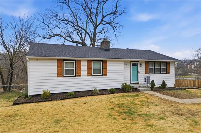 2816 Berry Lane, Independence, MO 64057