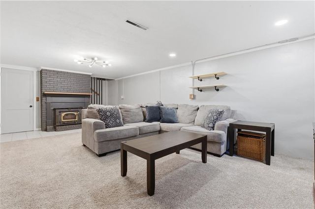 2816 Berry Lane, Independence, MO 64057