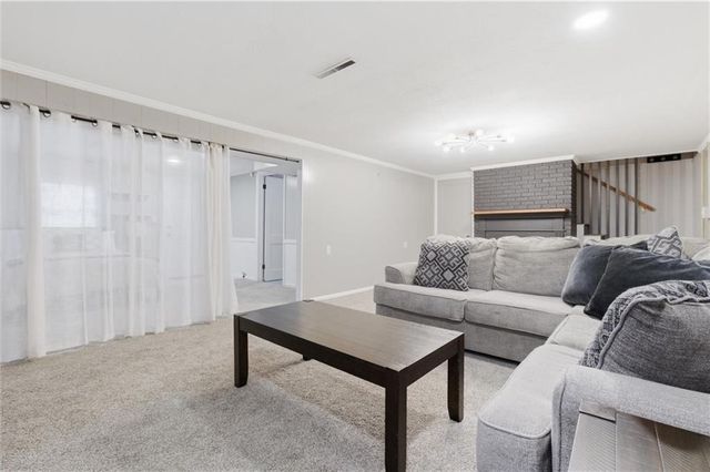 2816 Berry Lane, Independence, MO 64057