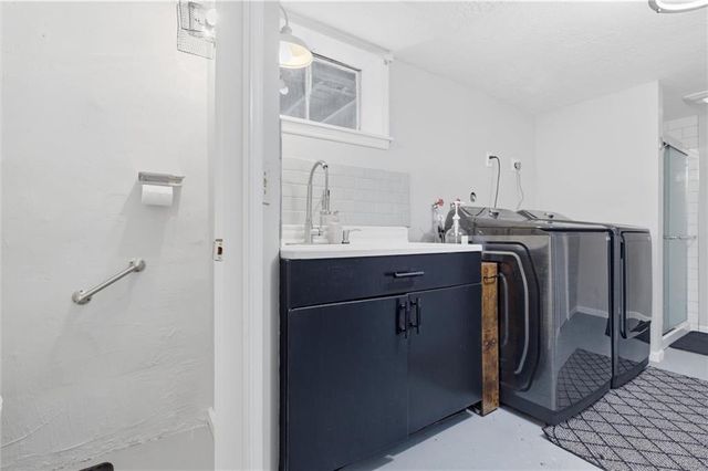 2816 Berry Lane, Independence, MO 64057