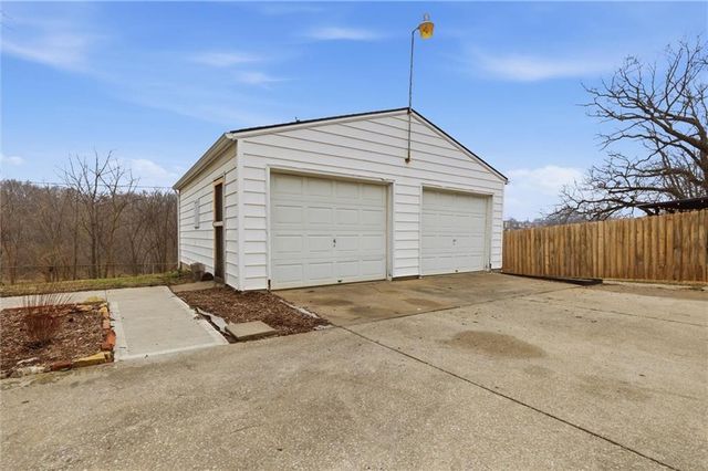 2816 Berry Lane, Independence, MO 64057