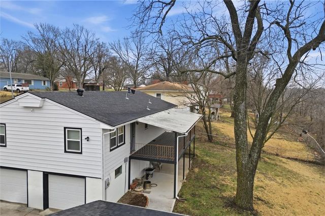 2816 Berry Lane, Independence, MO 64057