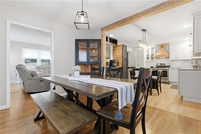 2816 Berry Lane, Independence, MO 64057