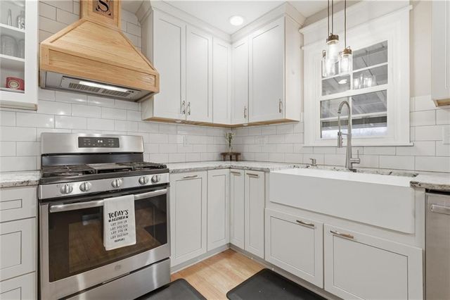 2816 Berry Lane, Independence, MO 64057