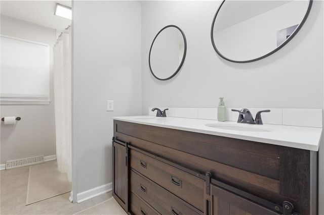 2816 Berry Lane, Independence, MO 64057