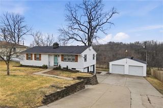 2816 Berry Lane, Independence, MO 64057