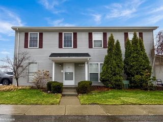 28306 Raleigh Crescent Drive, Chesterfield Twp, MI 48051