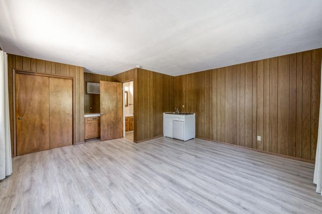 145 E University Avenue, Fresno, CA 93704