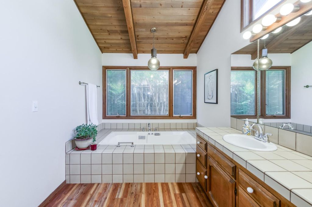 Image 11 of property listing at 145 E University Avenue, Fresno, CA 93704