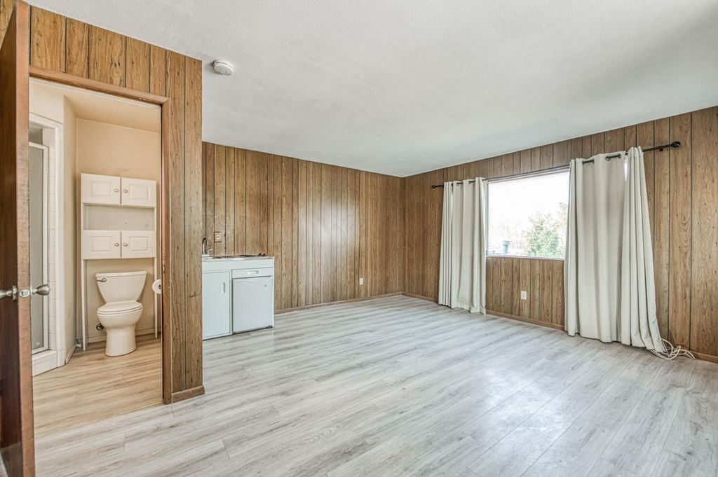 Image 22 of property listing at 145 E University Avenue, Fresno, CA 93704