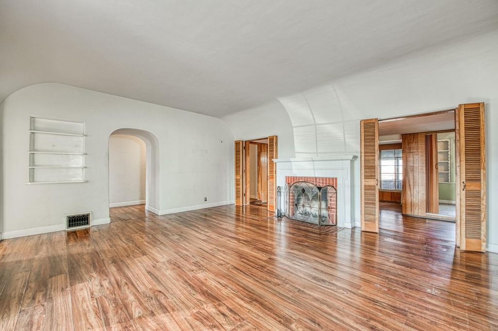 Image 4 of property listing at 145 E University Avenue, Fresno, CA 93704