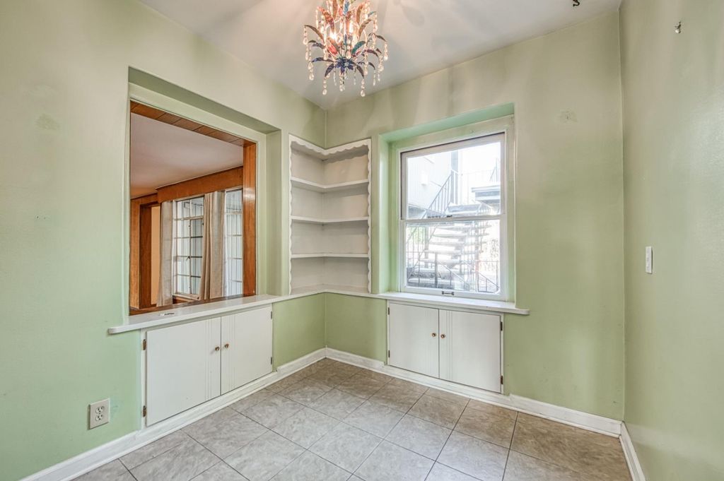 Image 8 of property listing at 145 E University Avenue, Fresno, CA 93704