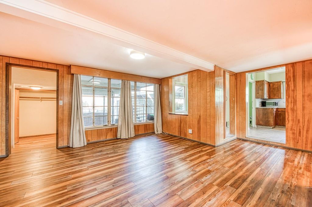 Image 9 of property listing at 145 E University Avenue, Fresno, CA 93704