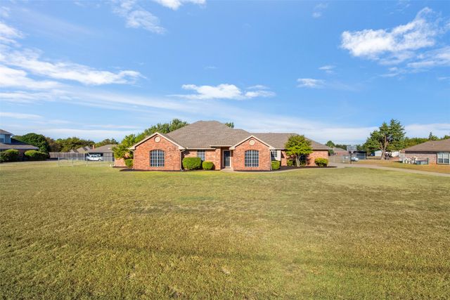 2250 Whispering Hills Drive, Midlothian, TX 76065