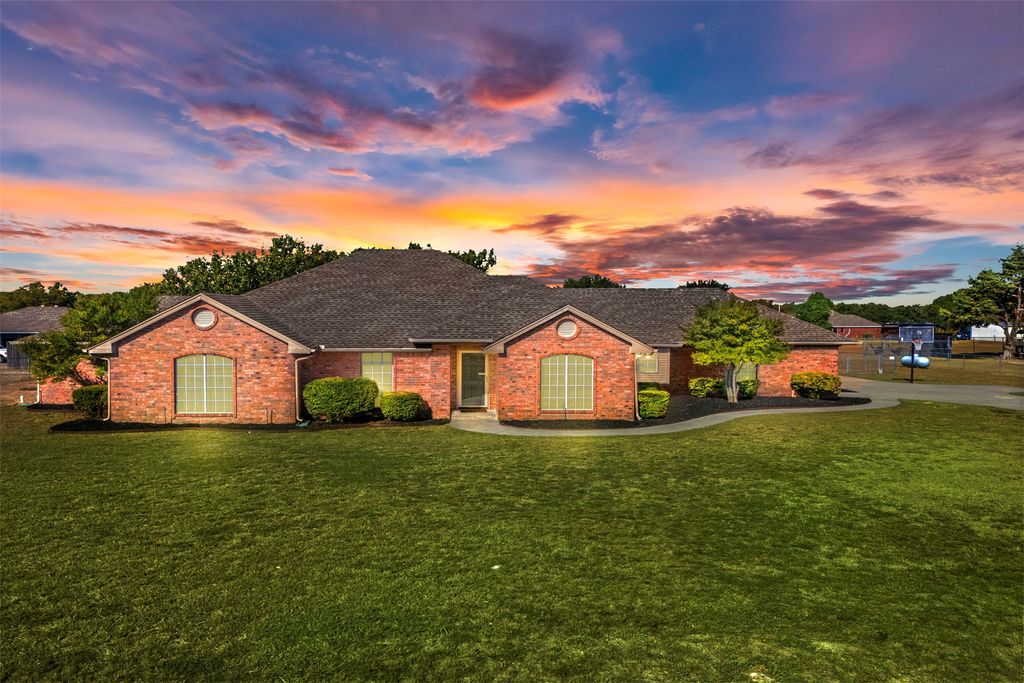 2250 Whispering Hills Drive, Midlothian, TX 76065