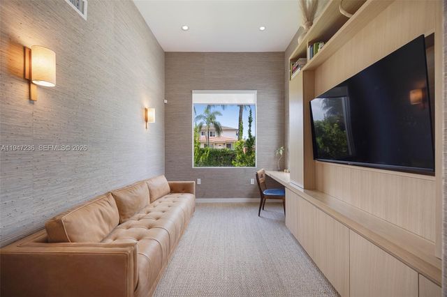 6055 SW 38th St, Miami, FL 33155