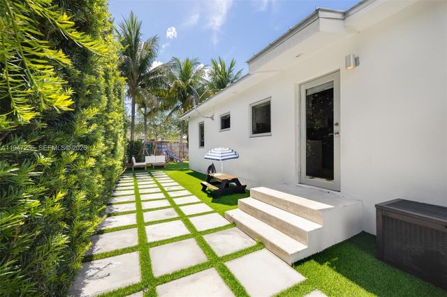 6055 SW 38th St, Miami, FL 33155