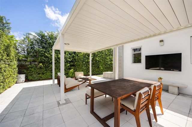 6055 SW 38th St, Miami, FL 33155