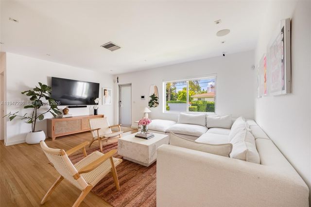 6055 SW 38th St, Miami, FL 33155