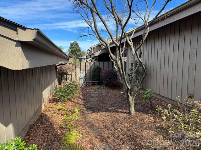 4913 Torrey Pines Court, Charlotte, NC 28226