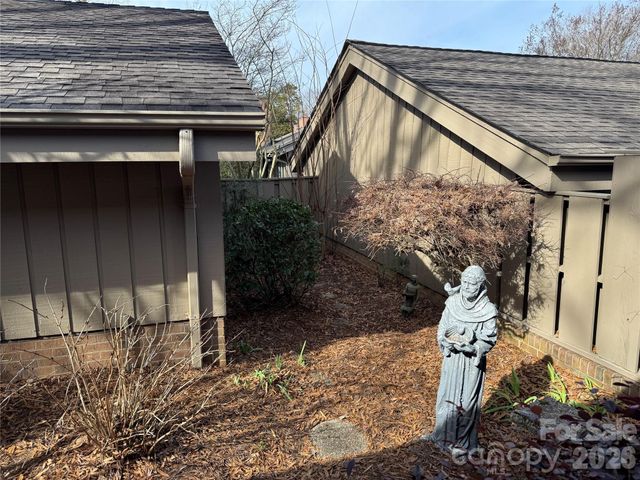 4913 Torrey Pines Court, Charlotte, NC 28226