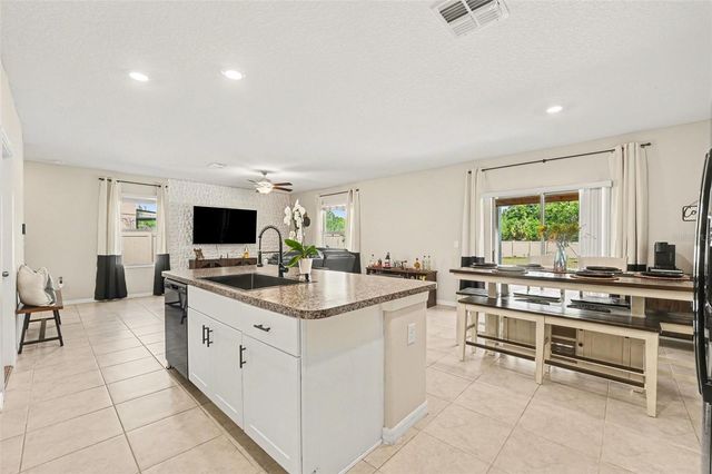 5067 SABLE CHIME DR, Wimauma, FL 33598