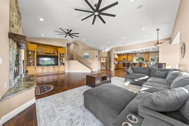 16951 Old Coach Rd, Poway, CA 92064