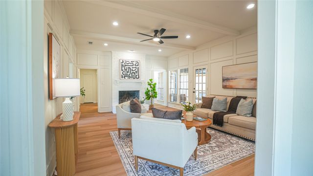1917 Middle Glen Drive, Carrollton, TX 75007