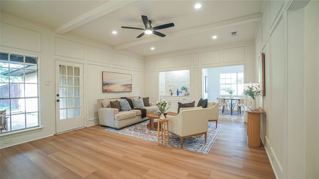 1917 Middle Glen Drive, Carrollton, TX 75007