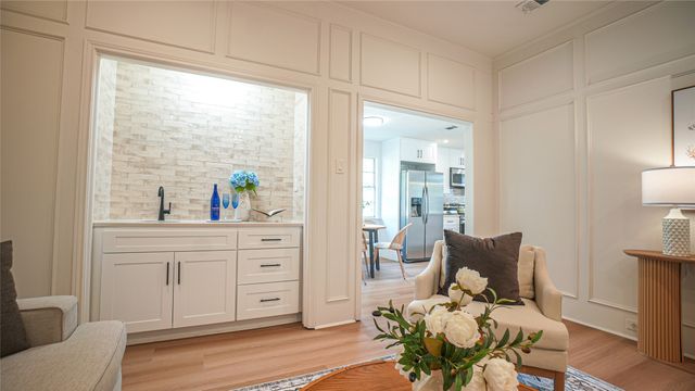 1917 Middle Glen Drive, Carrollton, TX 75007