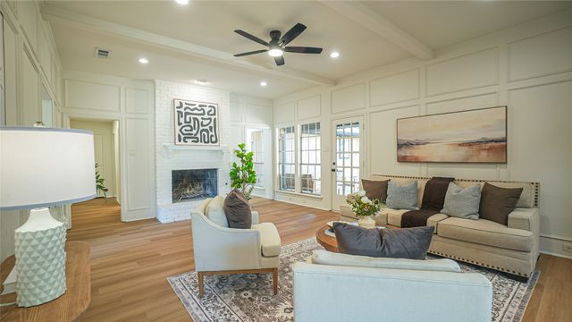 1917 Middle Glen Drive, Carrollton, TX 75007